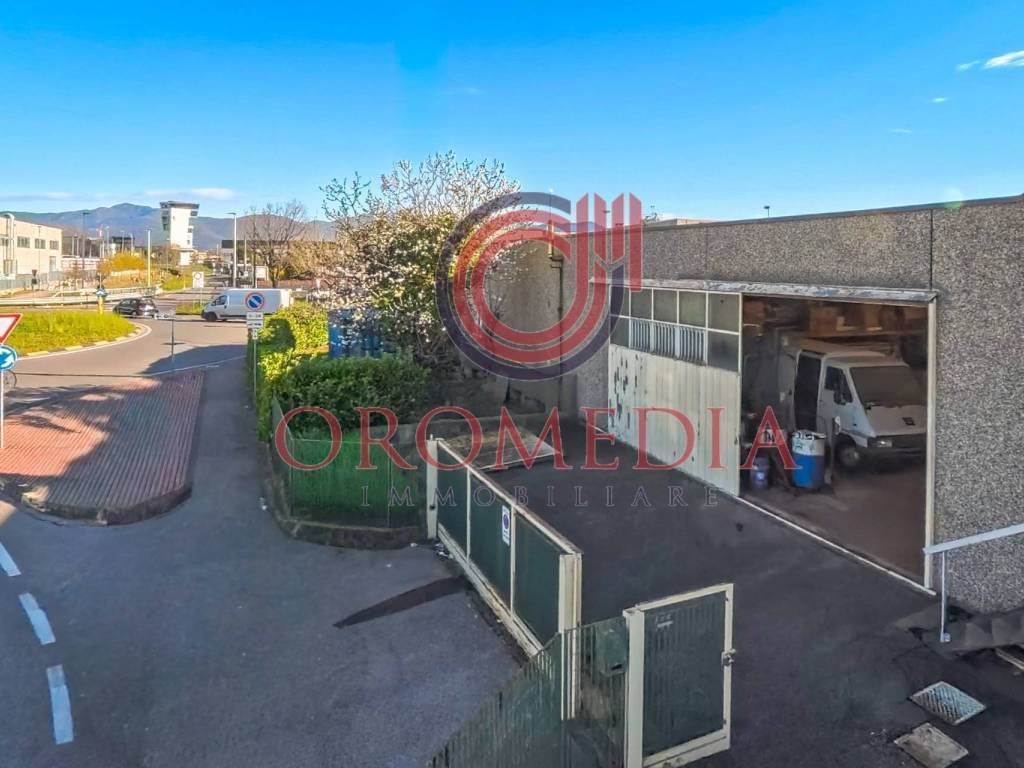 locale commerciale in vendita ad Orio al Serio