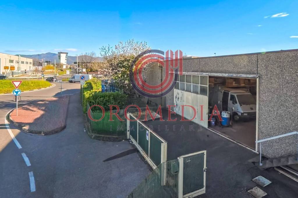 locale commerciale in vendita ad Orio al Serio