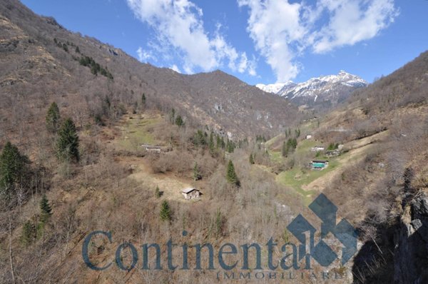 casale in vendita ad Ornica