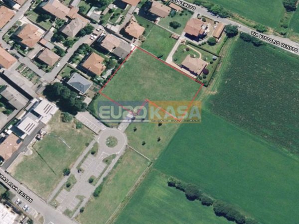 terreno edificabile in vendita ad Osio Sopra