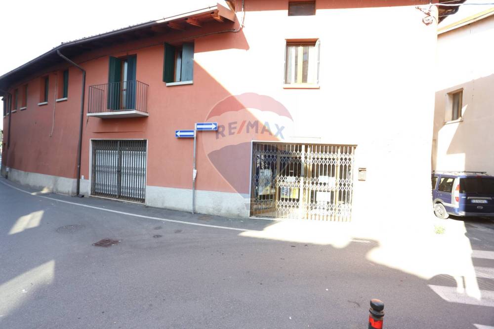 locale commerciale in vendita ad Osio Sopra