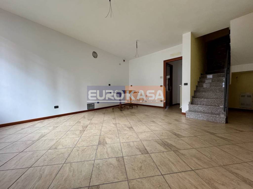 casa indipendente in vendita ad Osio Sopra
