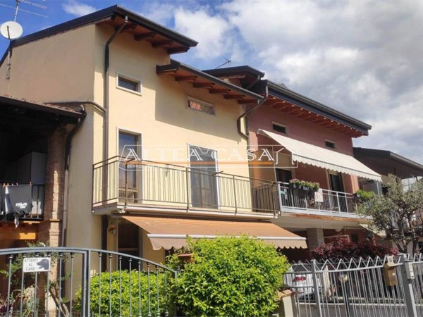 casa indipendente in vendita ad Osio Sopra