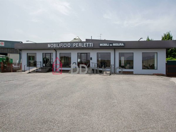 negozio in vendita ad Osio Sopra