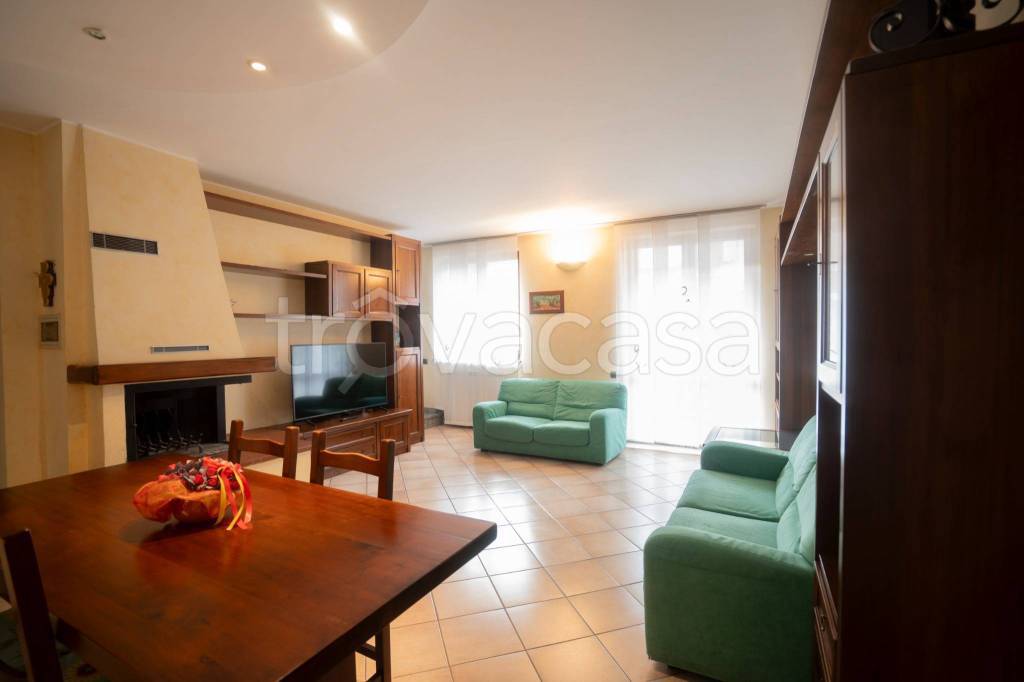 casa indipendente in vendita ad Osio Sopra