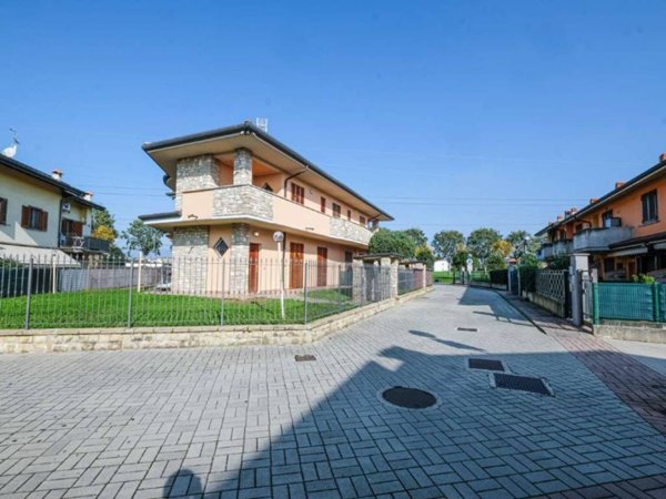 casa indipendente in vendita ad Osio Sopra