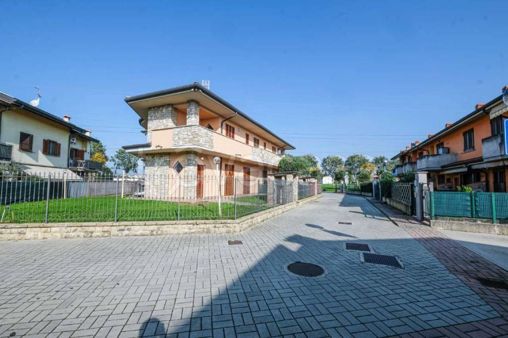 casa indipendente in vendita ad Osio Sopra
