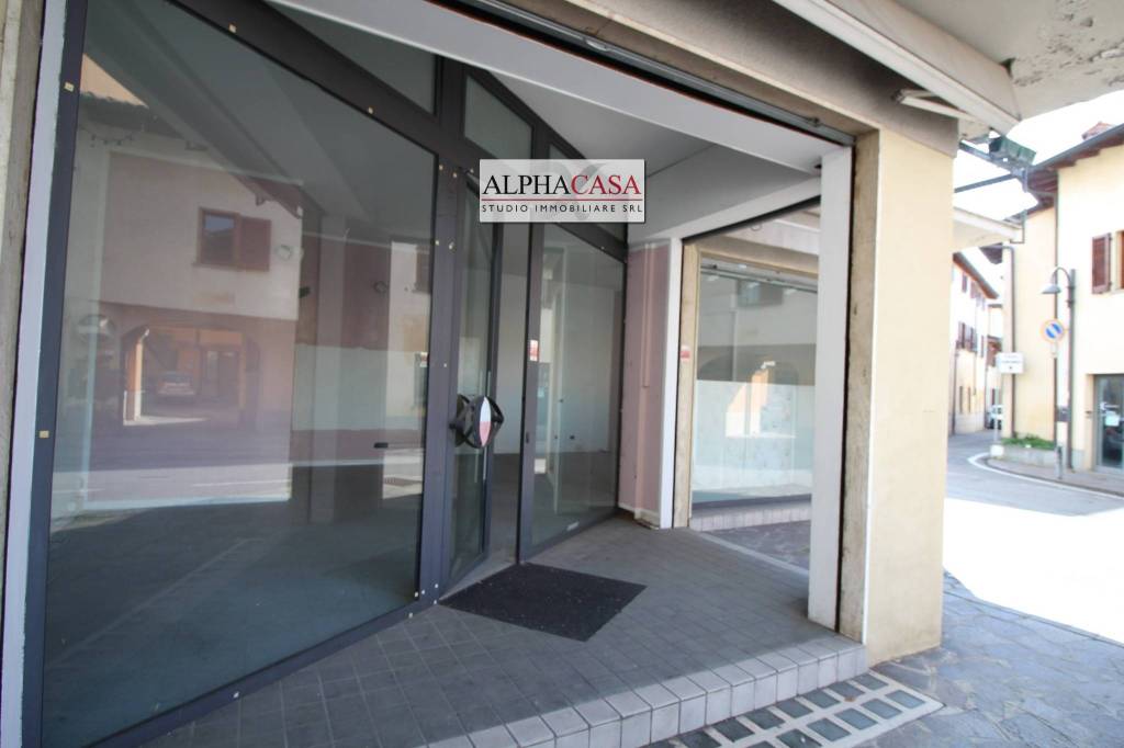 negozio in vendita ad Osio Sopra