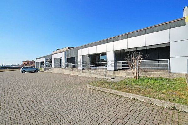 locale di sgombero in vendita ad Osio Sopra