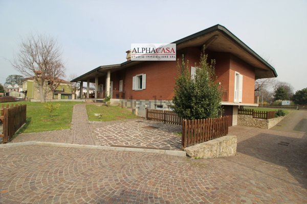 casa indipendente in vendita ad Osio Sopra