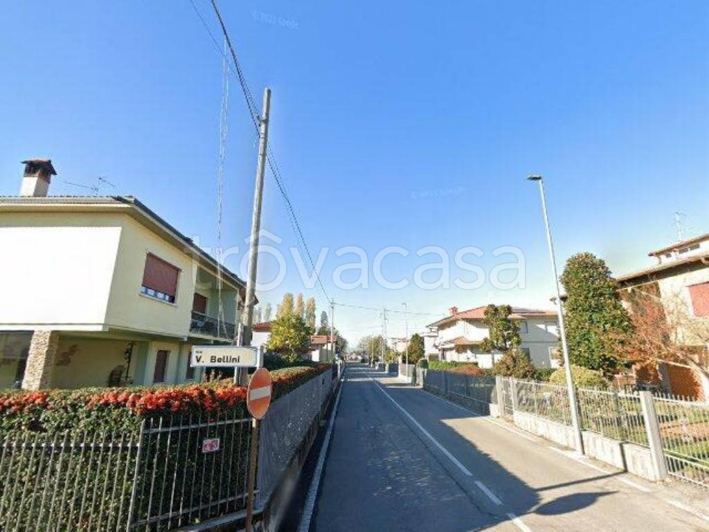 locale commerciale in vendita ad Osio Sopra