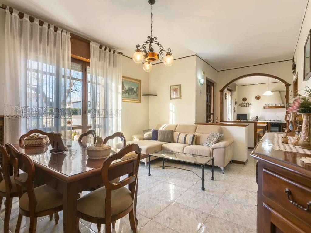 casa indipendente in vendita ad Osio Sopra