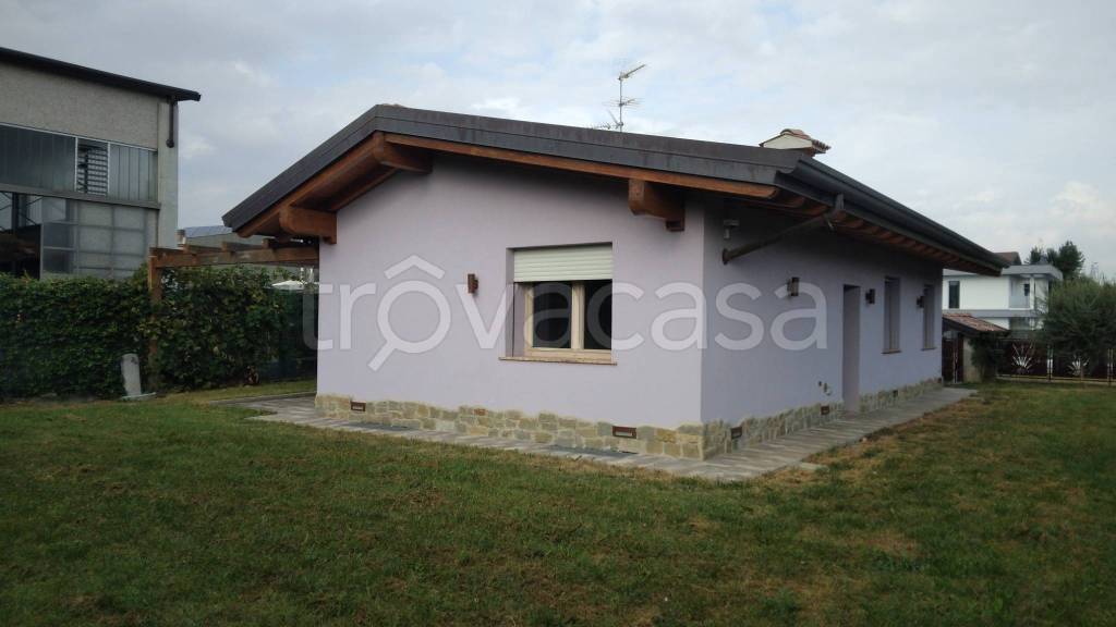 casa indipendente in vendita ad Osio Sopra