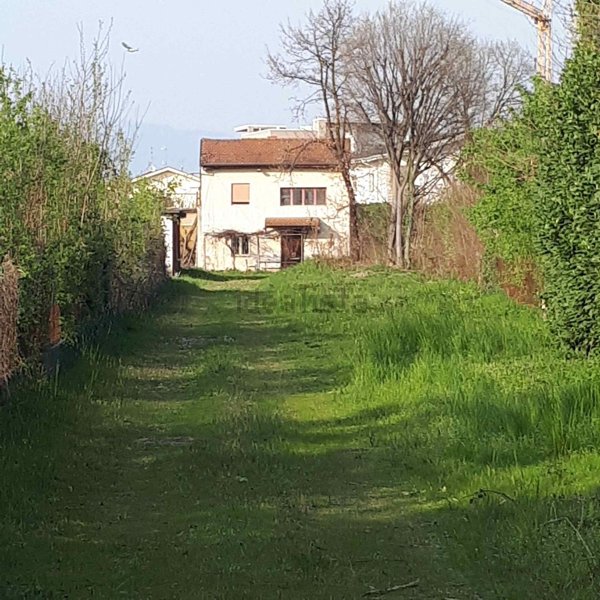 casale in vendita ad Osio Sopra