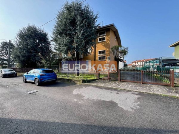 casa indipendente in vendita ad Osio Sopra