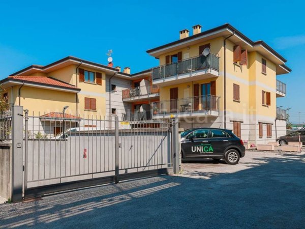 box auto in vendita ad Osio Sopra