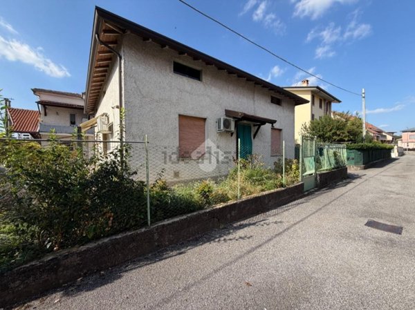 casa indipendente in vendita ad Osio Sopra