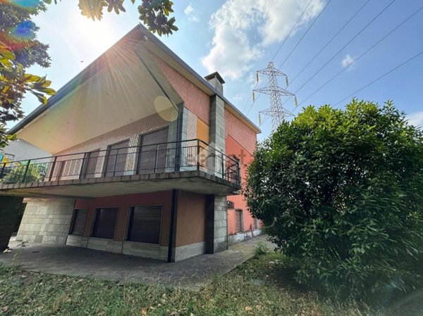 casa indipendente in vendita ad Osio Sotto