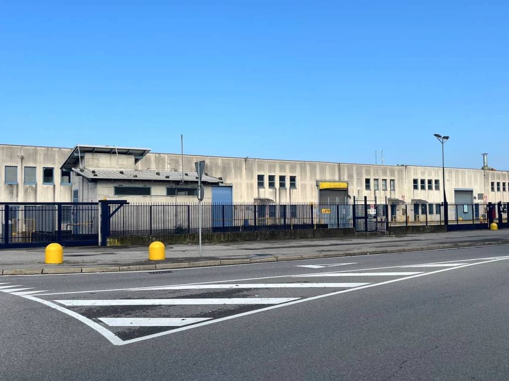 locale commerciale in vendita ad Osio Sotto