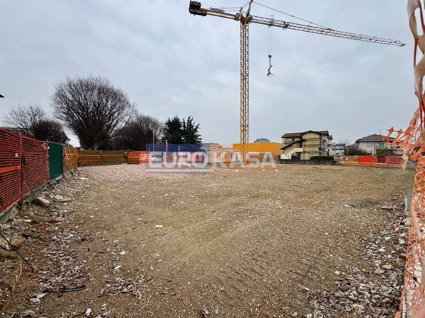terreno edificabile in vendita ad Osio Sotto