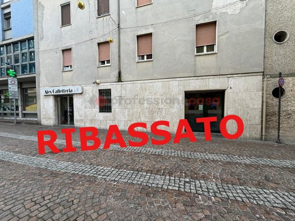 negozio in vendita ad Osio Sotto