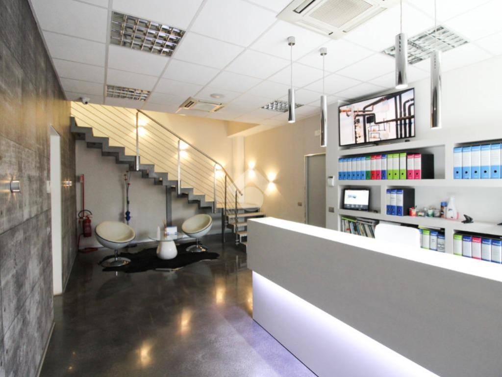 locale commerciale in vendita ad Osio Sotto