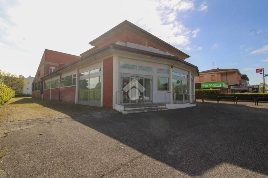 locale commerciale in vendita ad Osio Sotto