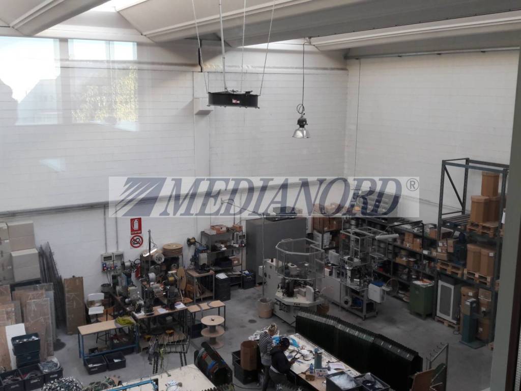 locale commerciale in vendita ad Osio Sotto