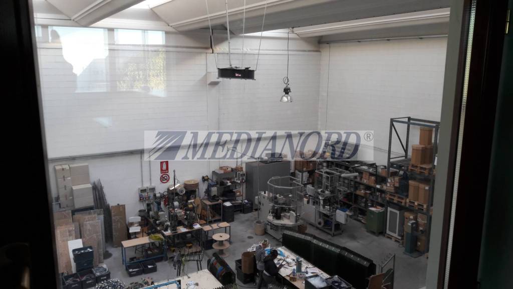locale commerciale in vendita ad Osio Sotto