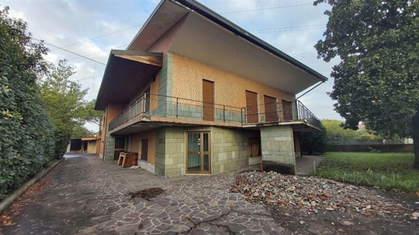 casa indipendente in vendita ad Osio Sotto