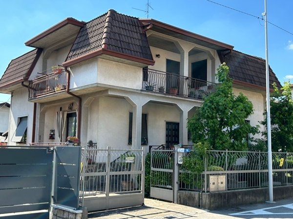 casa indipendente in vendita ad Osio Sotto