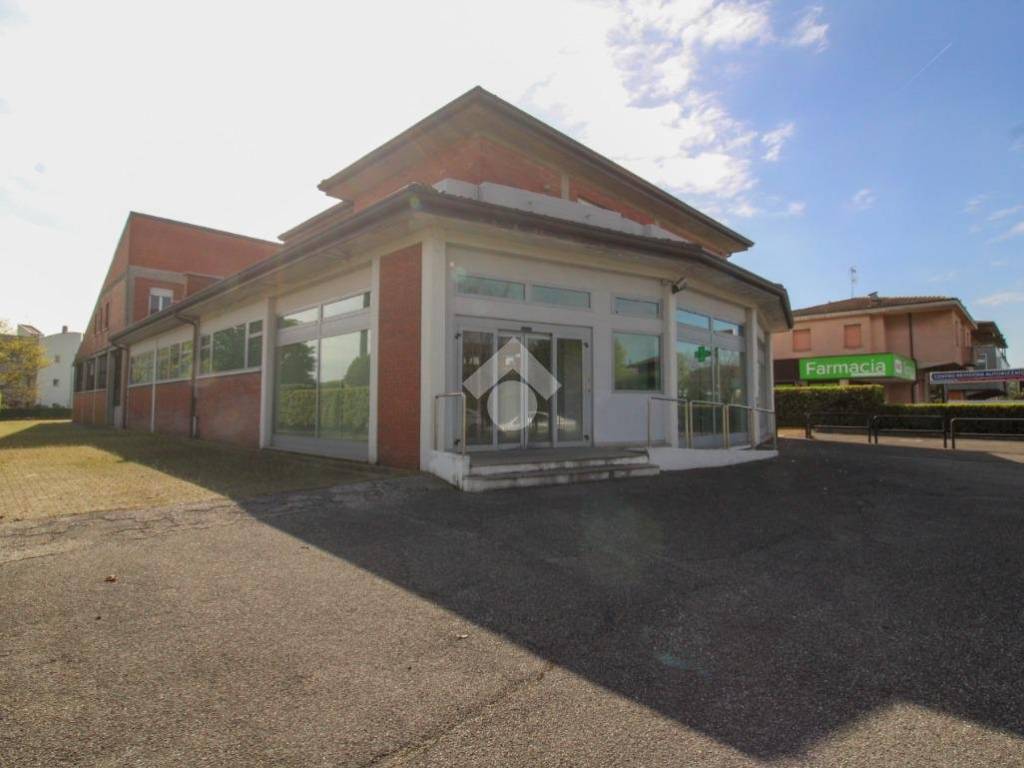 locale commerciale in vendita ad Osio Sotto