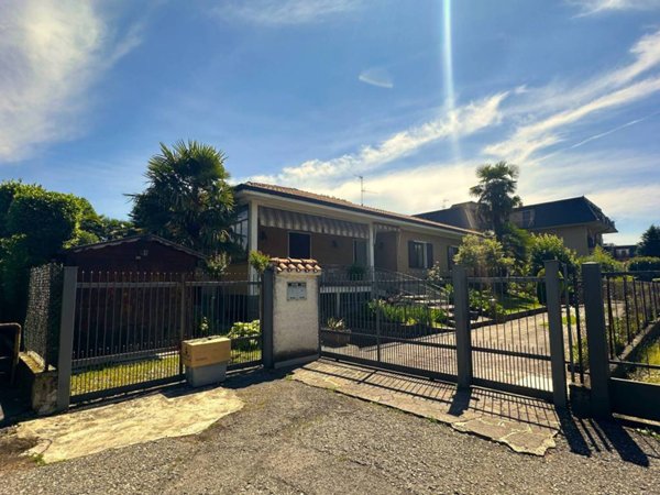 casa indipendente in vendita ad Osio Sotto
