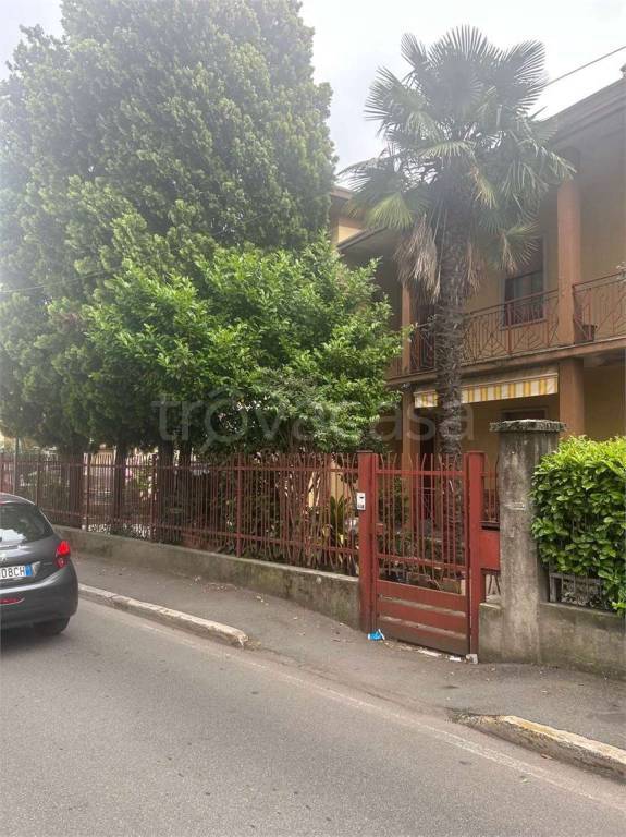 casa indipendente in vendita ad Osio Sotto