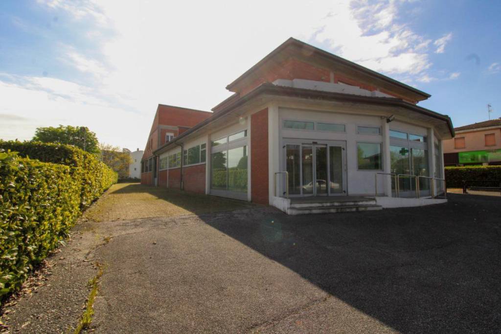 locale commerciale in vendita ad Osio Sotto