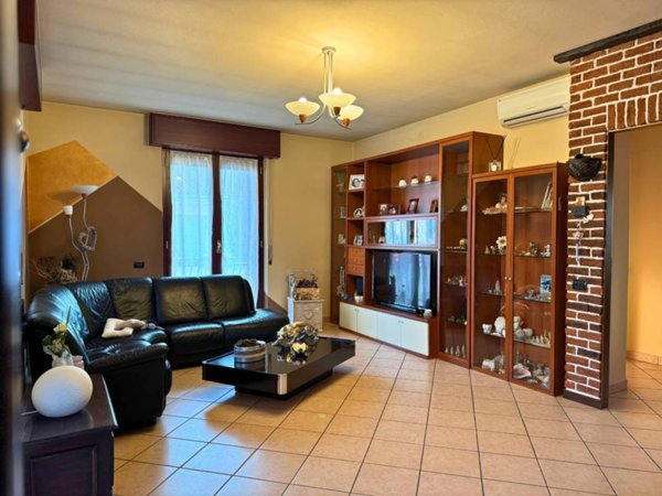 casa indipendente in vendita ad Osio Sotto