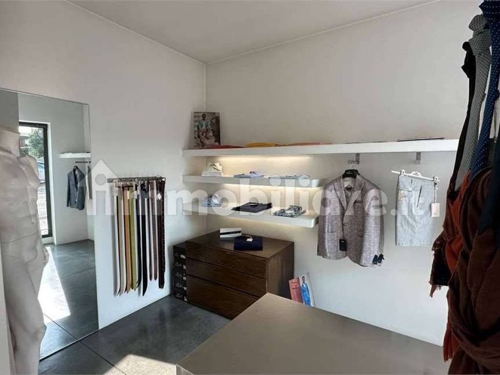 negozio in vendita ad Osio Sotto