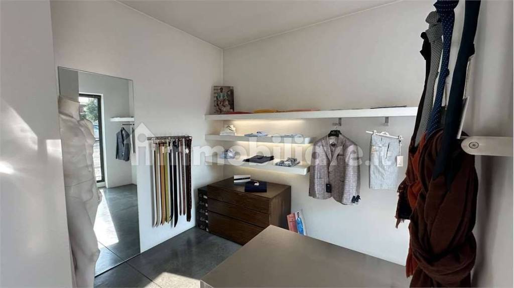 negozio in vendita ad Osio Sotto