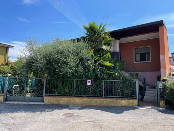 casa indipendente in vendita ad Osio Sotto