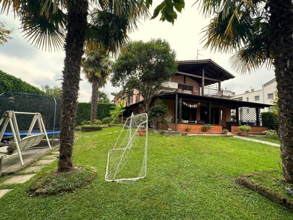 casa indipendente in vendita ad Osio Sotto