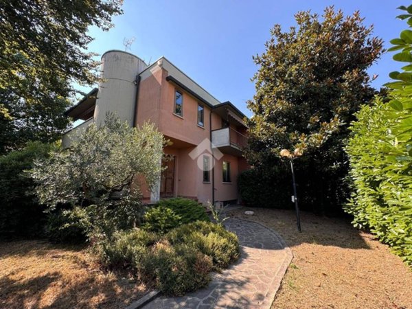 casa indipendente in vendita ad Osio Sotto