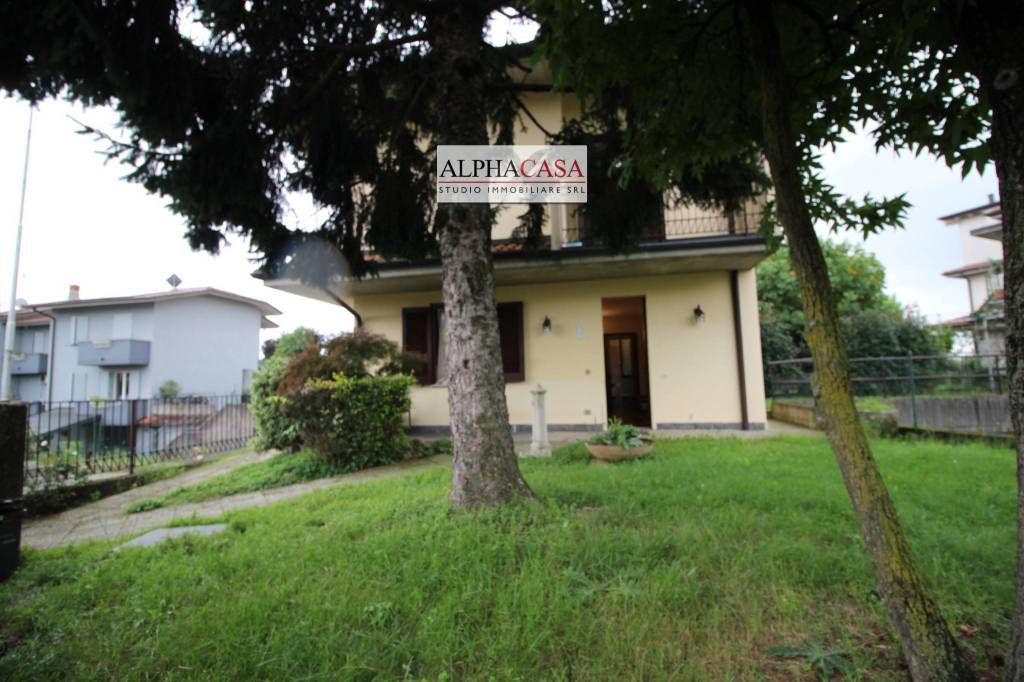 casa indipendente in vendita ad Osio Sotto