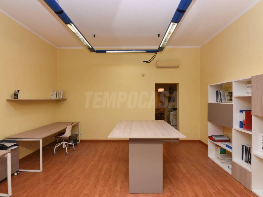 negozio in vendita ad Osio Sotto