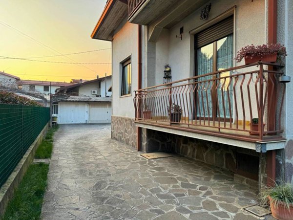 casa indipendente in vendita ad Osio Sotto