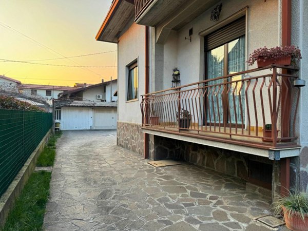 casa indipendente in vendita ad Osio Sotto