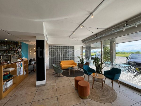 negozio in vendita ad Osio Sotto