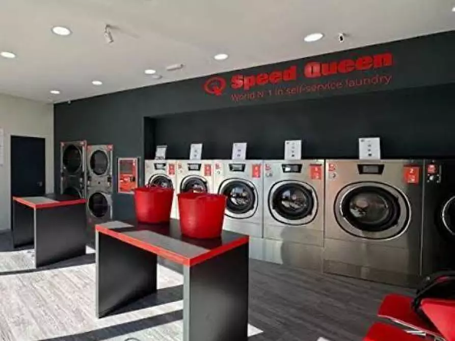 locale commerciale in vendita ad Osio Sotto