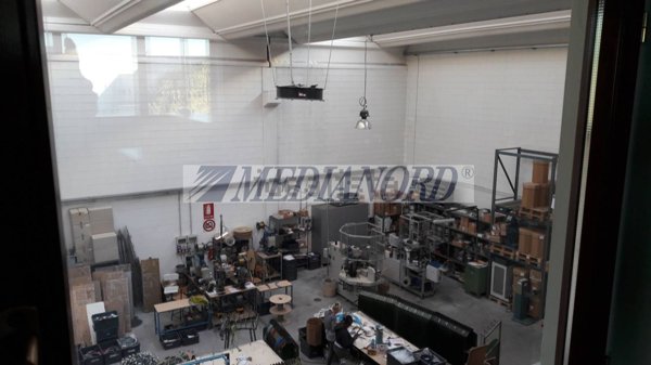 capannone in vendita ad Osio Sotto