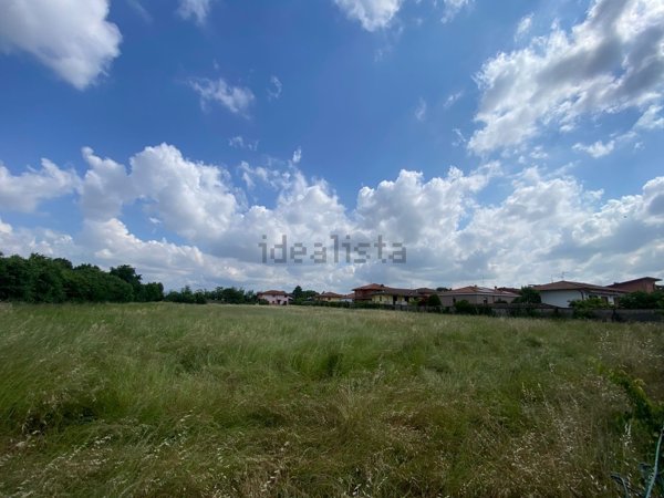 terreno edificabile in vendita ad Osio Sotto