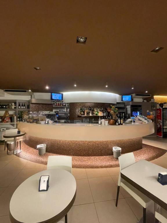 negozio in vendita ad Osio Sotto